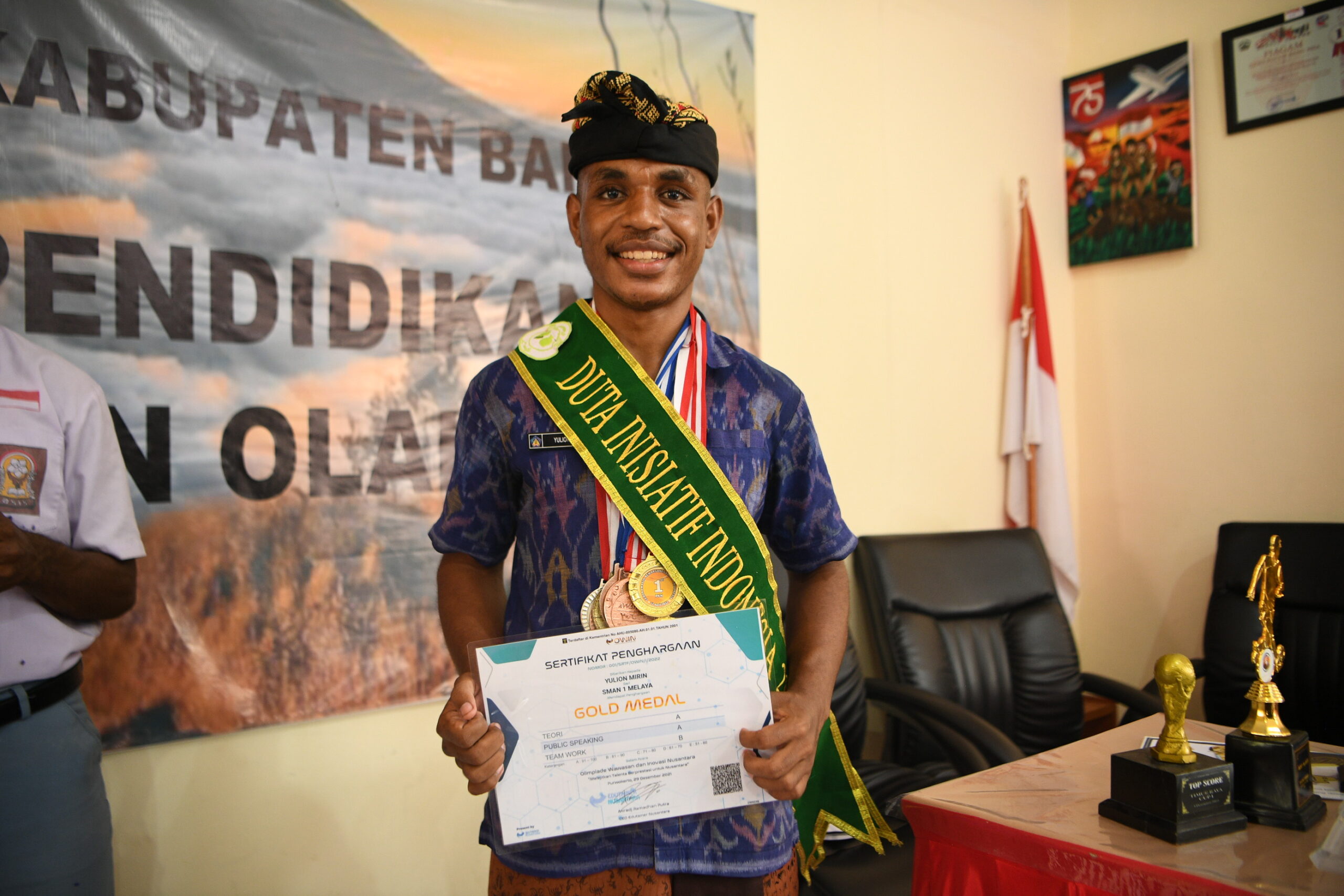 Yulion Mirin: Siswa ADEM Yang Peduli Papua (Bag 2)
